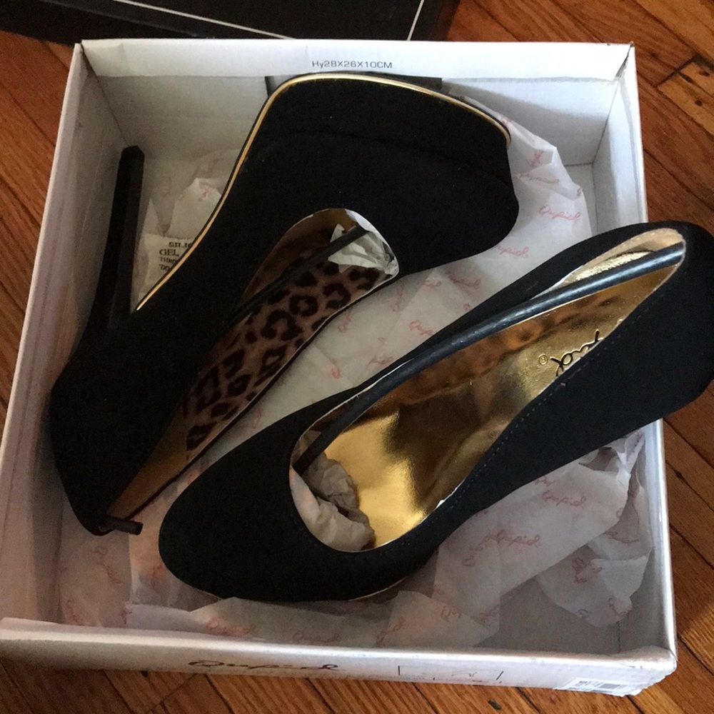 Shoes - Picture 2 of 4